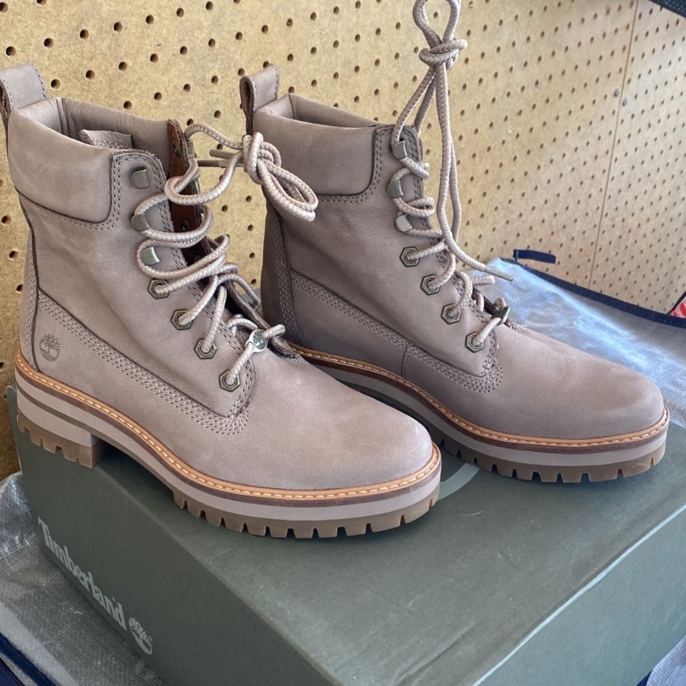 Timberland Courmayeur Valley boots sz 7